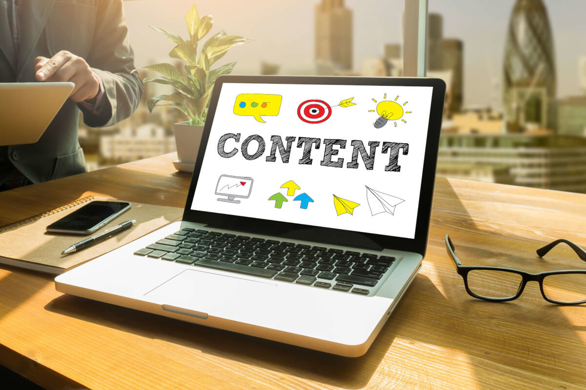 CONTENTと記載されたデスクトップ画面